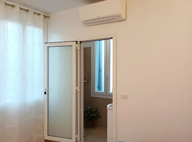 Arcobaleno Rooms Mestre-Venezia 3* מסטרה